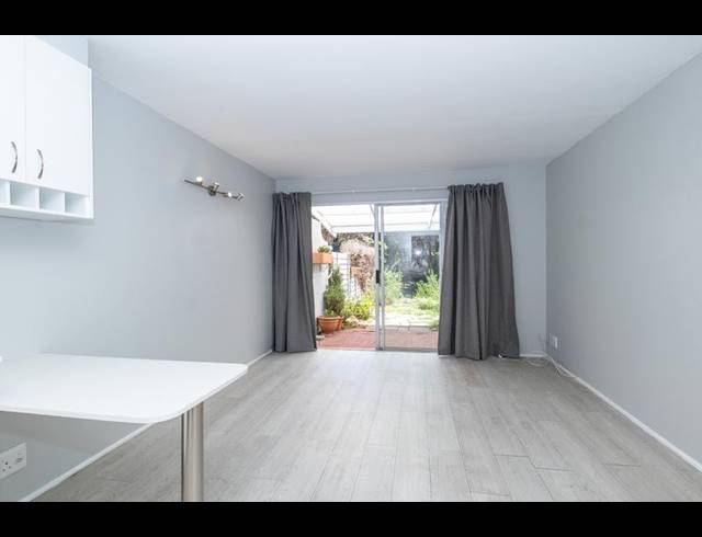 2 BEDROOM TOWNHOUSE FOR SALE IN PLUMSTEAD